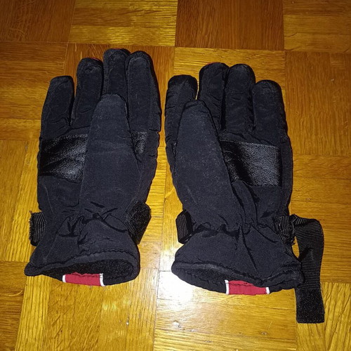 Winter gloves new, pack of 2 pairs in L and M sizes, black and red