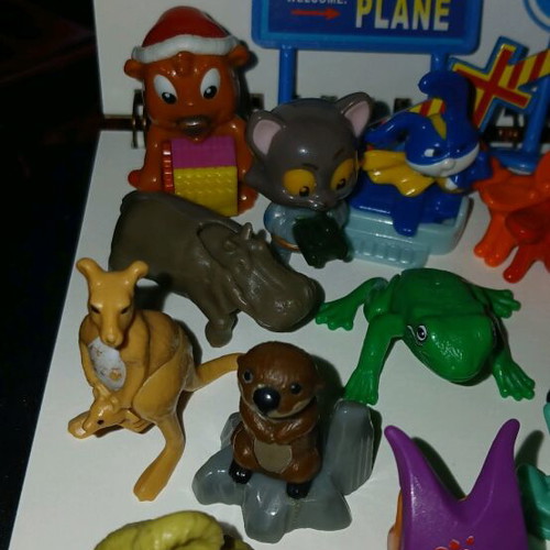 Kinder figures lot like new, over 20 pieces