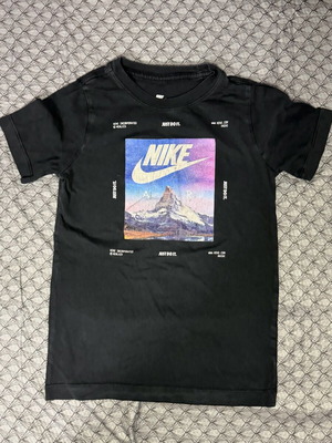 Nike παιδικό μπλουζάκι μεταχειρισμένο, μέγεθος 128-134 εκ., μαύρο