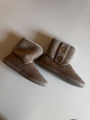 Knitted boot slippers with fur, like new, size 40, beige