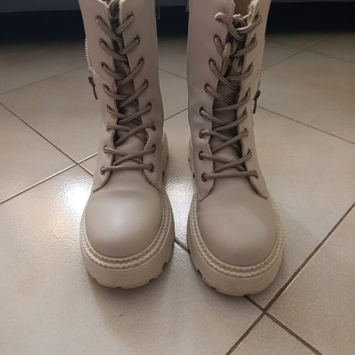 Trendyol cream ankle boots new, size 39 with laces and zipper