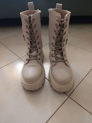 Trendyol cream ankle boots new, size 39 with laces and zipper