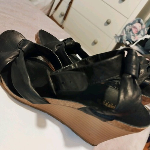Adam's Shoes leather black platform sandals like new
