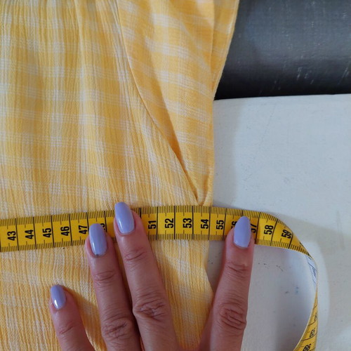 Yellow blouse like new, medium size, lightweight fabric