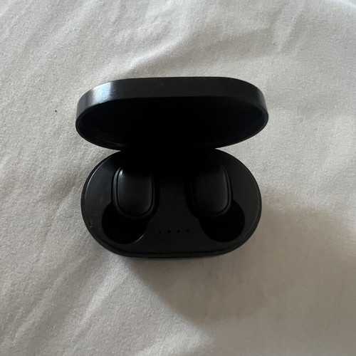 Bluetooth earbuds used
