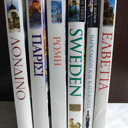 Travel Guides like new, pack of 69 books with National Geographic and DK