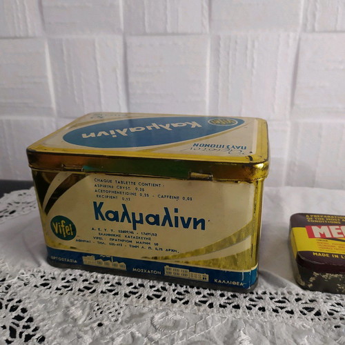 Vintage metal box Kalmalini and Meggezones used, pack