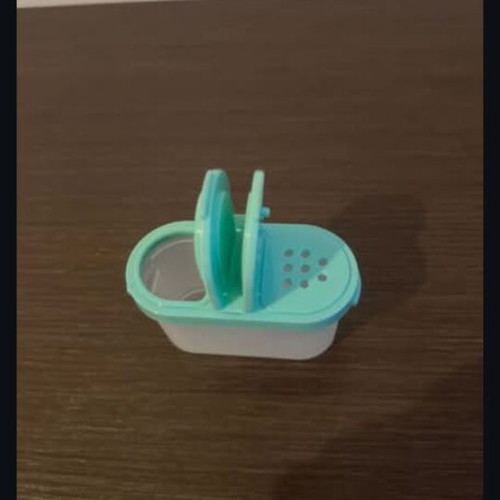 Taperware container new
