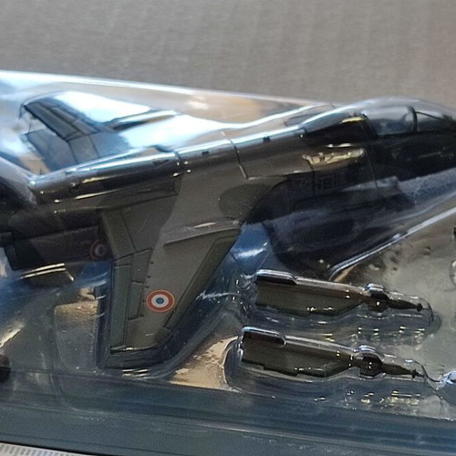 Jaguar αεροσκάφος μαχητικό με πλήρες σετ οπλισμού, καινούργιο κιτ Italeri 1:100