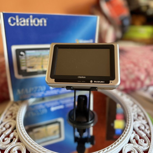 Clarion GPS navigator με λογότυπο Suzuki
