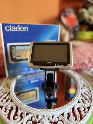 Clarion GPS navigator με λογότυπο Suzuki