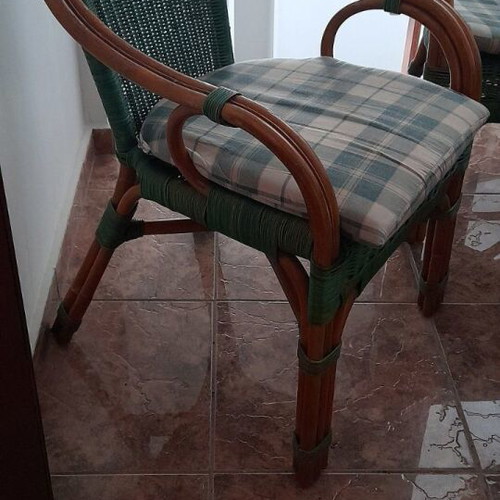 Bamboo set of 4 pieces like new with cushions