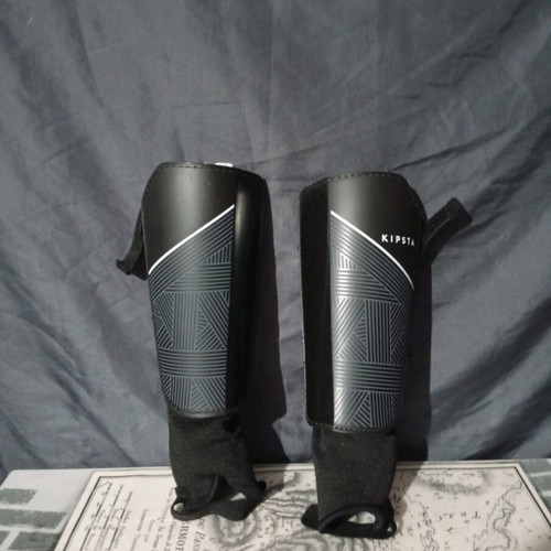 Kipsta Essential 140 shin guards with ankle L-XL like new