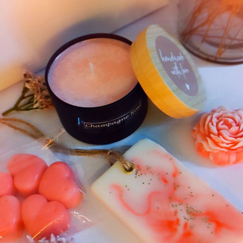 Candle set new with 100ml candle, wax melts and aromatic items