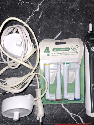 Oral B Professional Care μεταχειρισμένο με 2 φορτιστές και 4 κεφαλές