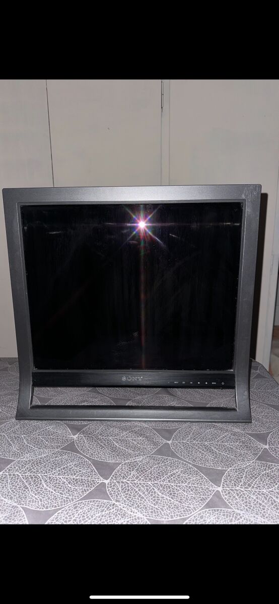 Sony SDM-HS95P/B 19'' monitor used - € 70,00 - Vendora.cy