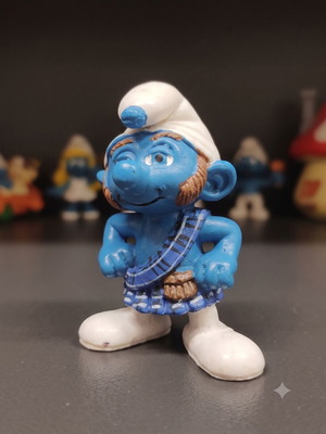 Στρουμφάκι Schleich με σκωτσέζικο κιλτ μεταχειρισμένο