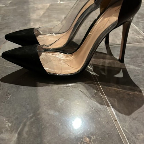Gianvito Rossi Plexi Pumps Milano like new, transparent with burgundy details