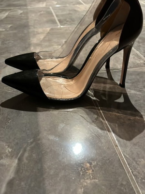 Gianvito Rossi Plexi Pumps Milano like new, transparent with burgundy details
