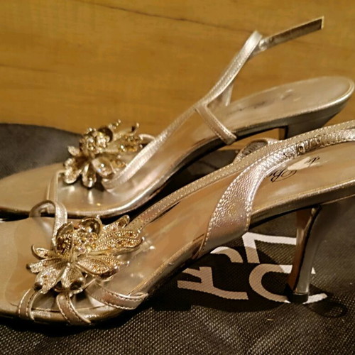 Official silver di Beatrice sandal like new with flower decoration