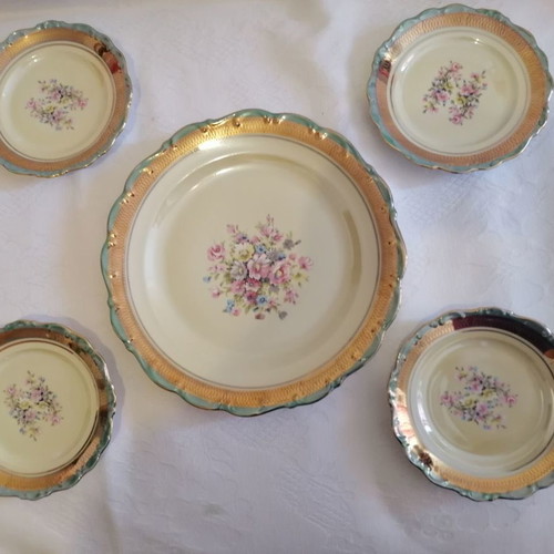 Bavarian porcelain dish set like new, 5 pieces with floral design