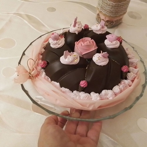 Faux chocolate bundt cake decoration, new
