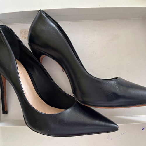 Schutz black leather pumps like new, size 38