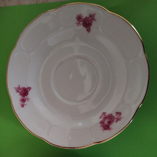 Set of 2 retro porcelain cups with saucers fine porcelain with gold rim like new