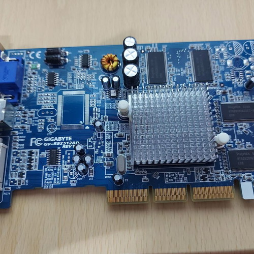Gigabyte GV-R925128D graphics card used AGP 4X/8X