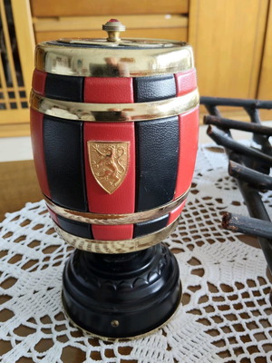 Vintage leather table tobacco box like new with gilded details