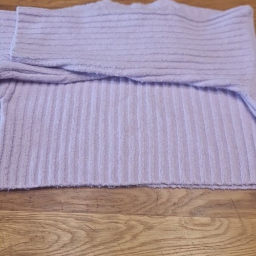 Bershka lilac short pullover like new