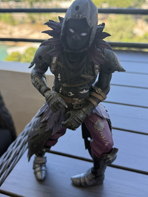 Fortnite Raven Premium action figure like new, 28 cm by McFarlane Toys