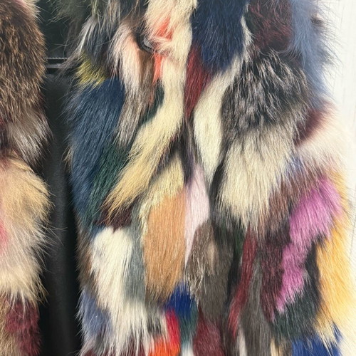 Multicolored sleeveless fur like new