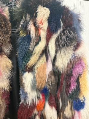 Multicolored sleeveless fur like new