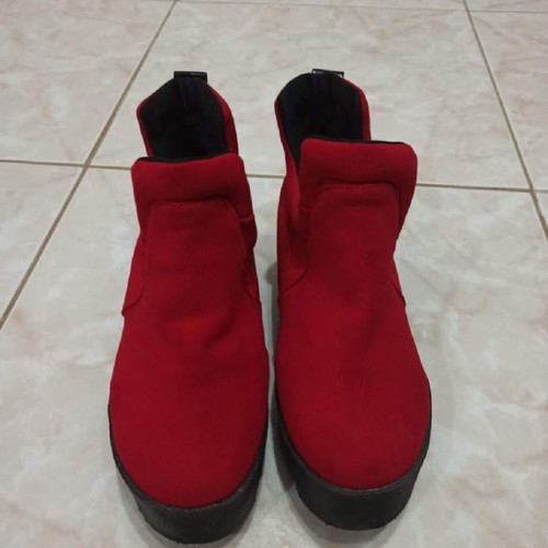Women's red ankle boots like new, size 37