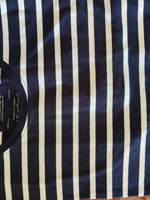T shirt Pull & Bear like new, size medium, white and blue