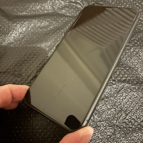 Apple iPhone 11 64GB smartphone