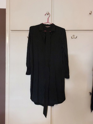 Philosophy long striped shirt small like new, black