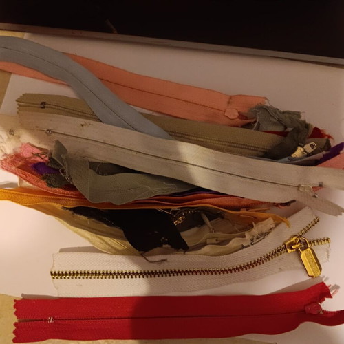 Zippers used, pack of 19 small assorted colors