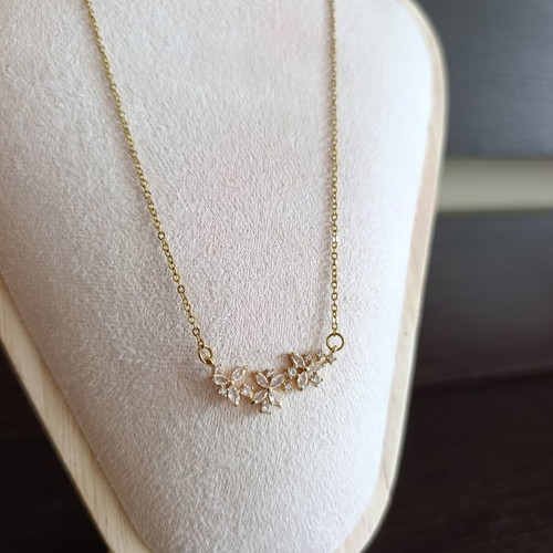 Women's gold necklace made of stainless steel with zircon, like new