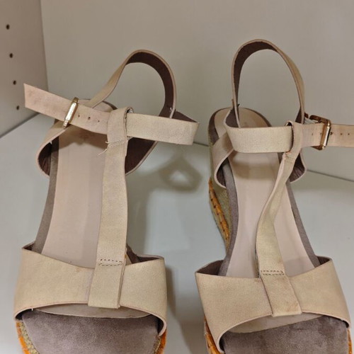 Verde T-Strap platform sandals size 40 like new, beige taupe