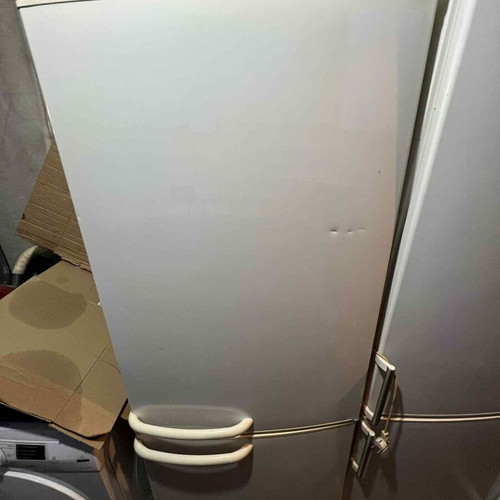 Refrigerator freezer full no frost used, good condition, fully functional