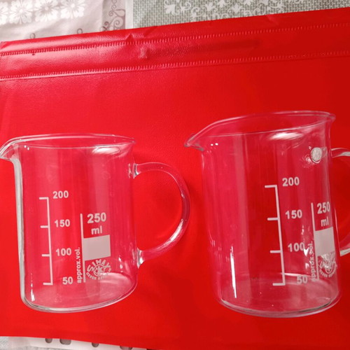 Glass heat-resistant containers like new, set of 2