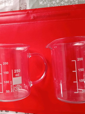 Glass heat-resistant containers like new, set of 2