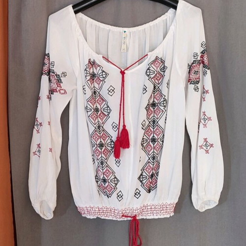 Blue Vanilla women's blouse like new with Ukrainian embroidery, size Medium