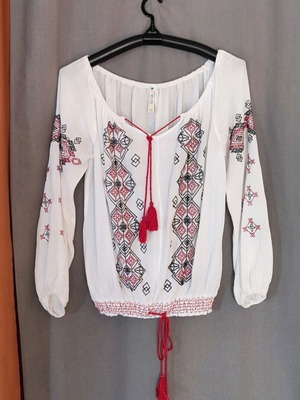 Blue Vanilla women's blouse like new with Ukrainian embroidery, size Medium