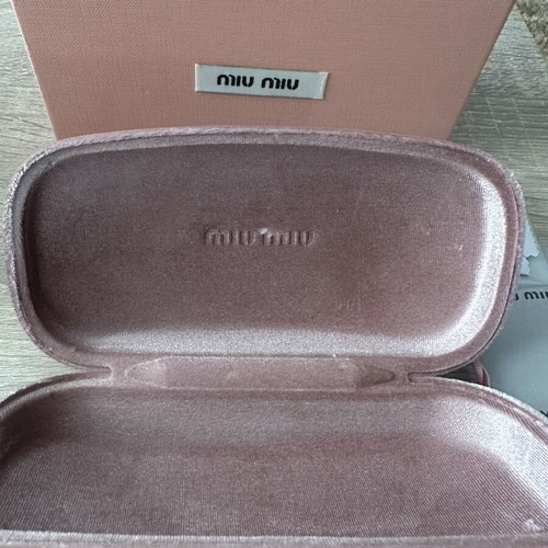 Miu Miu case like new with all accessories, pink