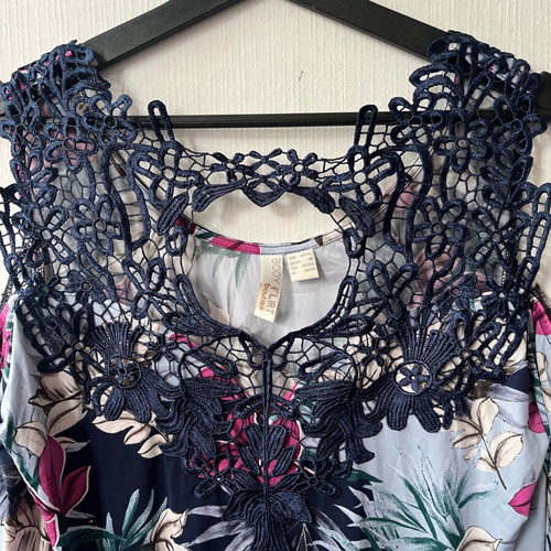 Top body Flirt Boutique like new, multicolor, size L
