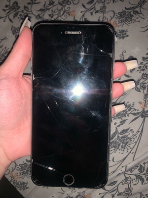 iPhone 6 Plus μεταχειρισμένο με σπασμένη οθόνη, θήκη και καλώδιο