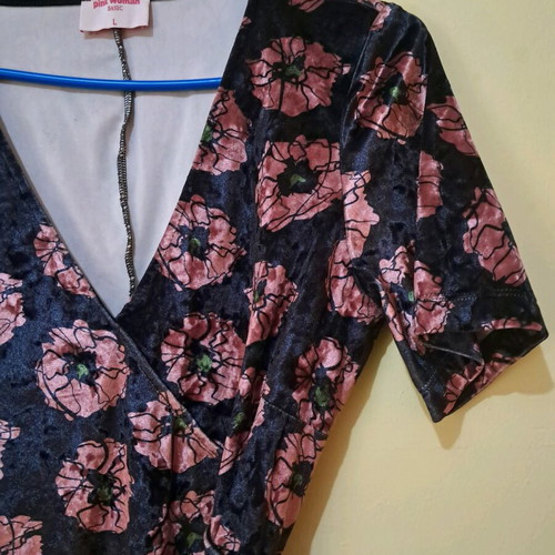 Pink Woman velvet dress used with multicolor flowers and belt